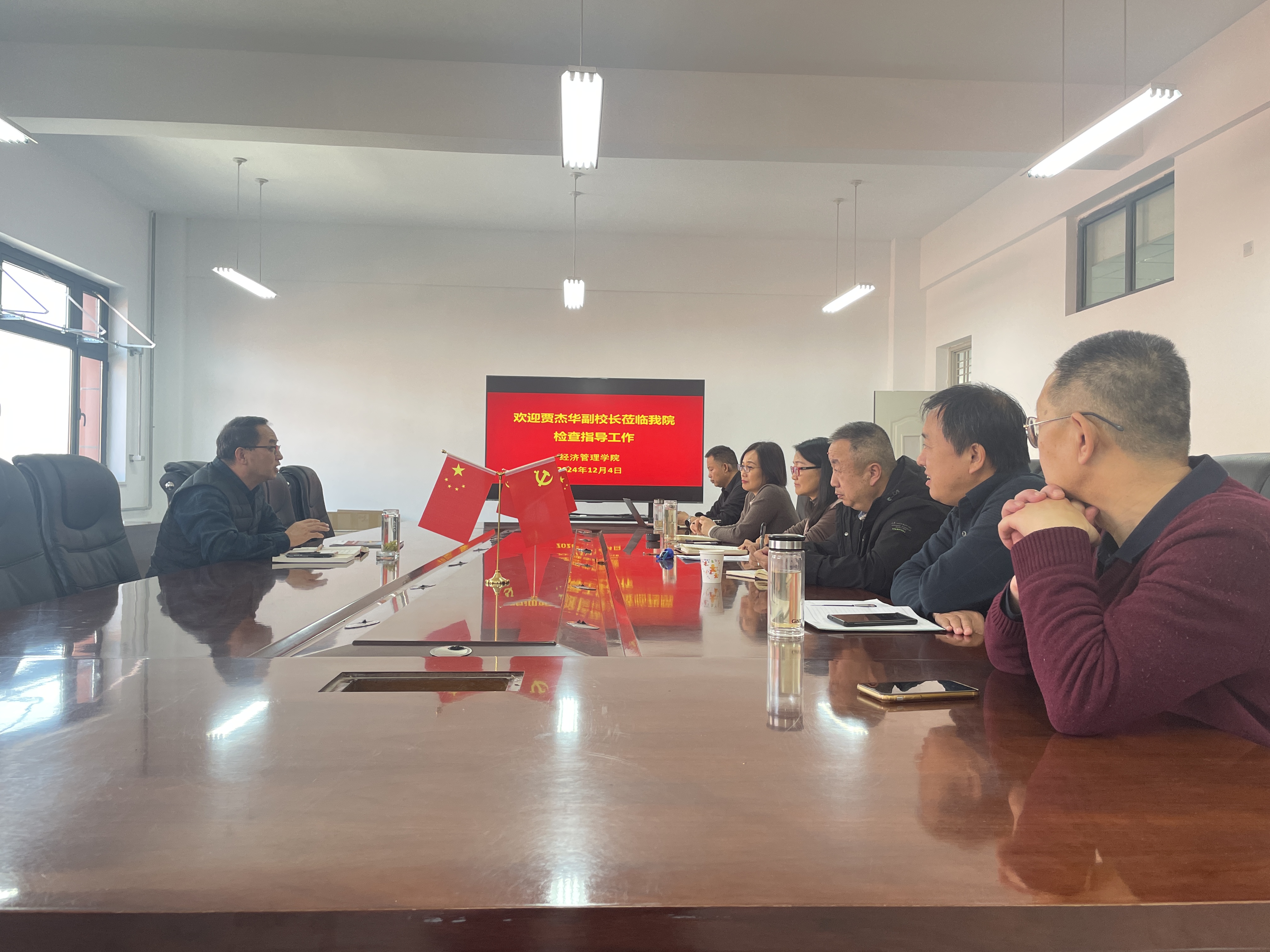 副校长贾杰华深入联系单位调研