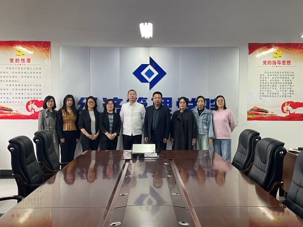 我校校友张一宁返回母校交流合作